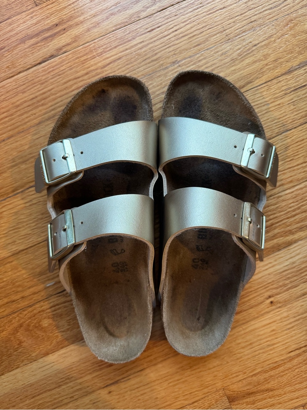 Birkenstock Arizona Sandal in Metallic Gold and Black Sole - Picture 11 of 15